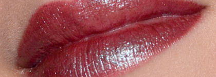 Новинки Catrice: космические помады Prisma Chrome в трех необычных оттенках 030, 050 и 070