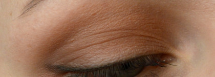 Косметика января: нежное сияние и строгий нюд