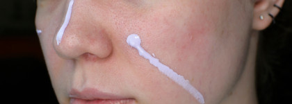 Лимонно-неоновый акцент в простом макияже