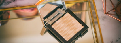 Итальянско-корейский хайлайтер с прекрасным "влажным" свечением Clio Prism Air Highlighter в оттенке Gold Sheer