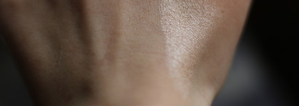 Итальянско-корейский хайлайтер с прекрасным "влажным" свечением Clio Prism Air Highlighter в оттенке Gold Sheer