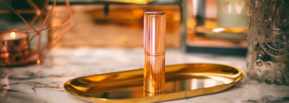 Помада и карандаш от Charlotte Tilbury в знаменитом "нюде" Pillow Talk