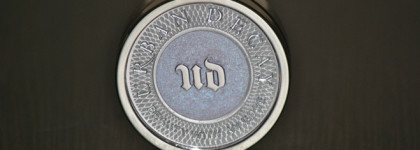 Фиолетомания с оттенком Tonic из линейки Eyeshadow от Urban Decay + немного Venus III от Lime Crime