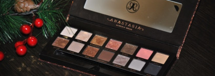 Sultry от Anastasia Beverly Hills - карнавал снаружи, базовые цвета внутри