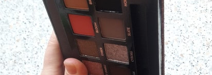 Sultry от Anastasia Beverly Hills - карнавал снаружи, базовые цвета внутри