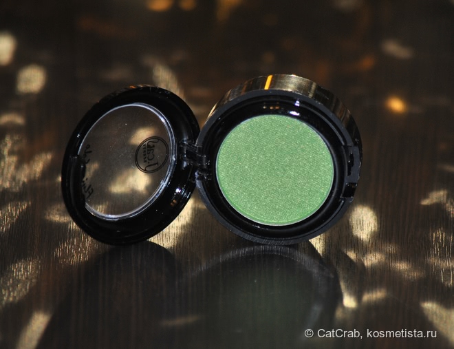 J.Cat Beauty Eyeshadow Flying solo - в поисках сочной зелени
