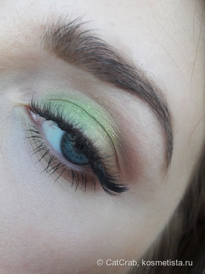 J.Cat Beauty Eyeshadow Flying solo - в поисках сочной зелени