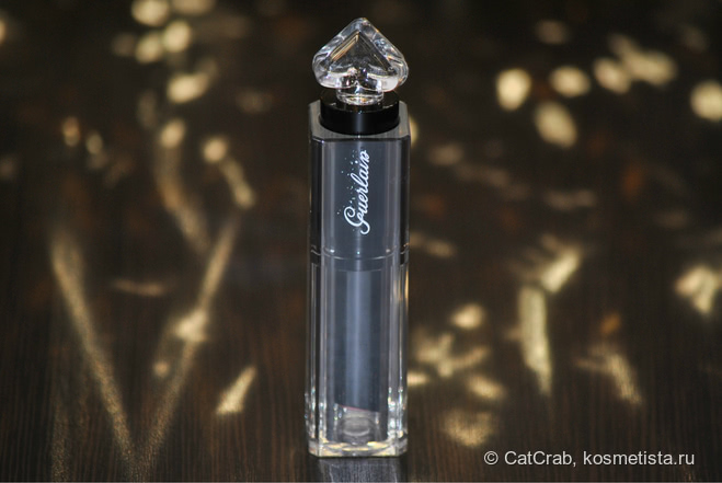 Помада-блеск La Petite Robe Noire Deliciously Shiny Lipstick от Guerlain