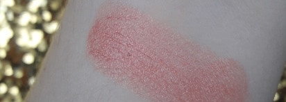 Помада-блеск La Petite Robe Noire Deliciously Shiny Lipstick от Guerlain