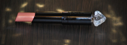 Помада-блеск La Petite Robe Noire Deliciously Shiny Lipstick от Guerlain