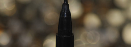 Не побоюсь этого слова - идеальный лайнер Clinique Pretty Easy Liquid Eyelining Pen #01 black