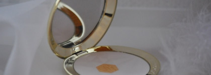 Сияющая нежность Parure Gold Setting Powder от Guerlain