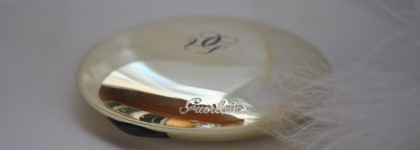 Сияющая нежность Parure Gold Setting Powder от Guerlain