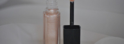 Longwear Liquid Eyeshadow от Chanel в оттенке 22 Rayon. Самые стойкие из всей моей коллекции