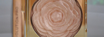 Золотой цветок моей коллекции - хайлайтер Lustre Highlighter от Revolution Pro в оттенке Pink Rose