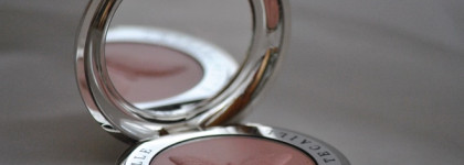 Румяна Philanthropy Cheek Color от Chantecaille в оттенке Bliss + Butterfly