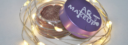 Что это было - я так и не поняла. Кремовые тени Тяnu4Ka от ArtMakeUp в оттенках №64 Лоллипоп и №190 Цукаты. "Разлепите мне веки"