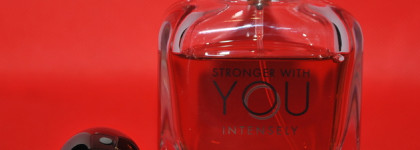 Аромат первой встречи с любимым человеком. Emporio Armani Stronger With You Intensely для мужчин