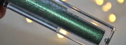 Тени жидкие сияющие Sparkle Liquid Eyeshadow от Relouis Pro в оттенке 35 Miracle green. Ярко, сияюще, не совсем однозначно