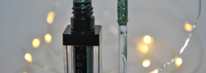 Тени жидкие сияющие Sparkle Liquid Eyeshadow от Relouis Pro в оттенке 35 Miracle green. Ярко, сияюще, не совсем однозначно