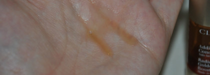 Clarins Radiance-Plus Golden Glow - идеальное средство для тех, кто боится автозагаров, но хочет избавиться от белой кожи