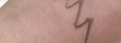 Как я оформляю свои брови: техника и используемые средства