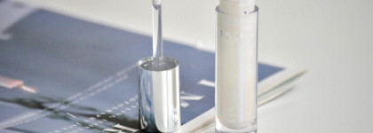 Новинка - Lip gloss care от Shik в голубом оттенке Merry Dancer