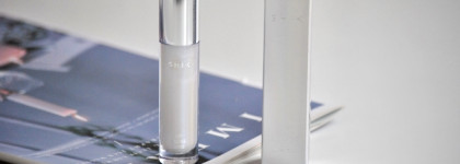 Новинка - Lip gloss care от Shik в голубом оттенке Merry Dancer