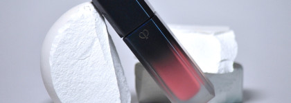 Люксовое недоразумение: Жидкая помада с эффектом матового покрытия Clé De Peau Beauté Rouge liquide lumineux mat 102 Touch of Blossom