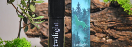 Twilight x Colourpop Lux Lip Oil в оттенке Team Jacob. Масло для губ в коллекцию фаната "Сумерек"