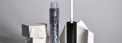 Новинка от Beauty Bomb из коллекции CyberBomb: блеск для губ Lip Gloss Dirty Lick в оттенке 01 Alpha-rad. Максимальный блеск на губах