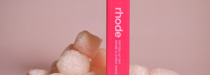 Нежная лимитка Rhode с ароматом сахарных печенек: Peptide Lip Tint Sugar Cookie