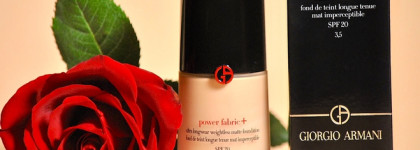 Это то, что я искала: Стойкая тональная основа Power Fabric+ Giorgio Armani в оттенке 3,5