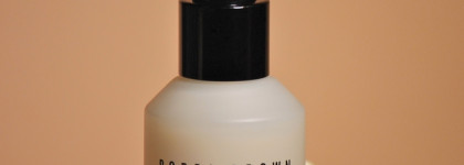 Сыворотка-база для лица с бодрящим ароматом Vitamin Enriched Smoothing Serum от Bobbi Brown. Сравнится ли со знаменитой Vitamin Enriched Face Base?