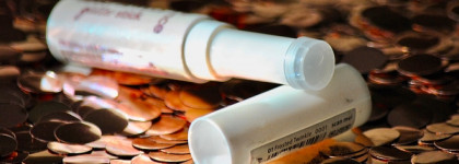 Блестяще во всех смыслах! Тени-желе Essence Jelly Jewels glitter stick в оттенках 01 Frosted Twinkle и 03 Golden Hour