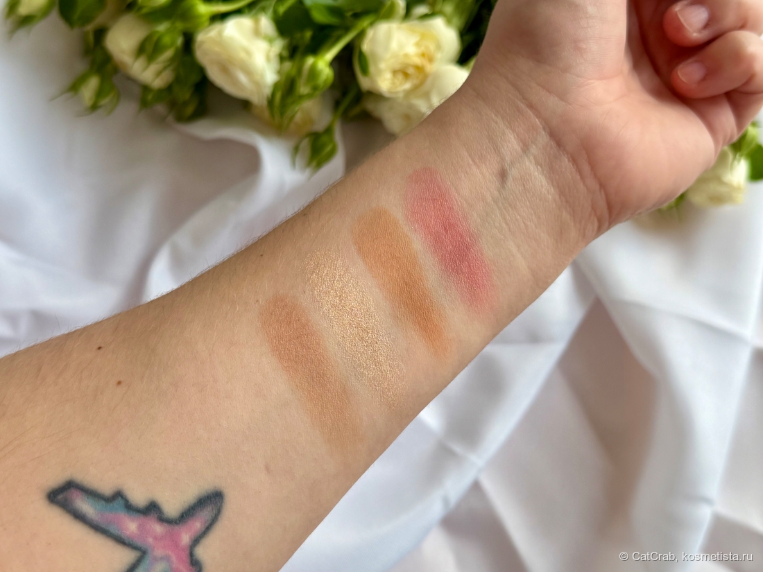 По направлению к запястью - Rouge Blush colour&glow в оттенке Diorissimo 100, Diorskin Mineral Nude Bronze Wild Earth, Dior Backstage Rosy Glow 2025