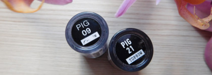 Рассыпчатые сияющие пигменты NYX Professional Makeup Pigments в оттенках 21 - Metallic Velvet и 09 - Froyo/Yogourt Glace