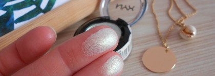 NYX Professional Makeup Prismatic Eyeshadows в оттенках 05 - Mermaid и 20 - Glass Slipper