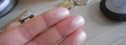 Becca Shimmering Skin Perfector Pressed в оттенке Moonstone