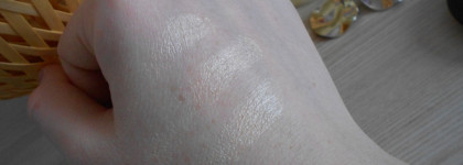 Becca Shimmering Skin Perfector Pressed в оттенке Moonstone