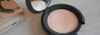 Becca Shimmering Skin Perfector Pressed в оттенке Moonstone