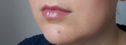 Почти близнецы. Блеск для губ Lilo в оттенке 310 - Изабель и Clinique Pop Splash Lip Gloss+Hydration в оттенке 17 - Spritz Pop