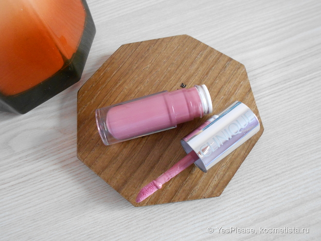 Почти близнецы. Блеск для губ Lilo в оттенке 310 - Изабель и Clinique Pop Splash Lip Gloss+Hydration в оттенке 17 - Spritz Pop