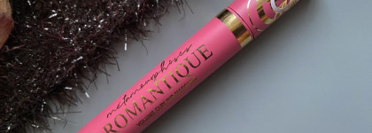 Нежный цветок коллекции Metamourphoses от Vivienne Sabo. Тушь от Vivienne Sabo Metamorphoses Romantique Volume Curling Mascara в 01 оттенке