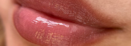 Пост о прекрасных карандашах для губ от Vivienne Sabo в оттенке 102, Pupa true lips в оттенке 004 и об одном весьма спорном блеске от Buxom Full-on lip cream в оттенке White Russian