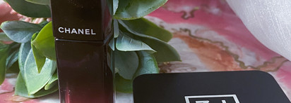 Неожиданный дуэт люкса и мидл-маркета, помада Chanel Rouge Allure Laque #64 и яркие румяна от бренда 3ina Cosmetics