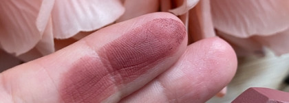 Обалденная формула помад! 2 шикарных оттенка серии Power Bullet Lipstick от Huda Beauty