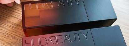 Обалденная формула помад! 2 шикарных оттенка серии Power Bullet Lipstick от Huda Beauty