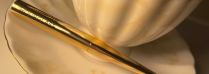 Новогодний образ с изящной помадой от Hourglass I’m Looking Confession Ultra Slim High Intensity Lipstick