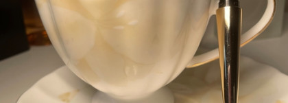 Новогодний образ с изящной помадой от Hourglass I’m Looking Confession Ultra Slim High Intensity Lipstick